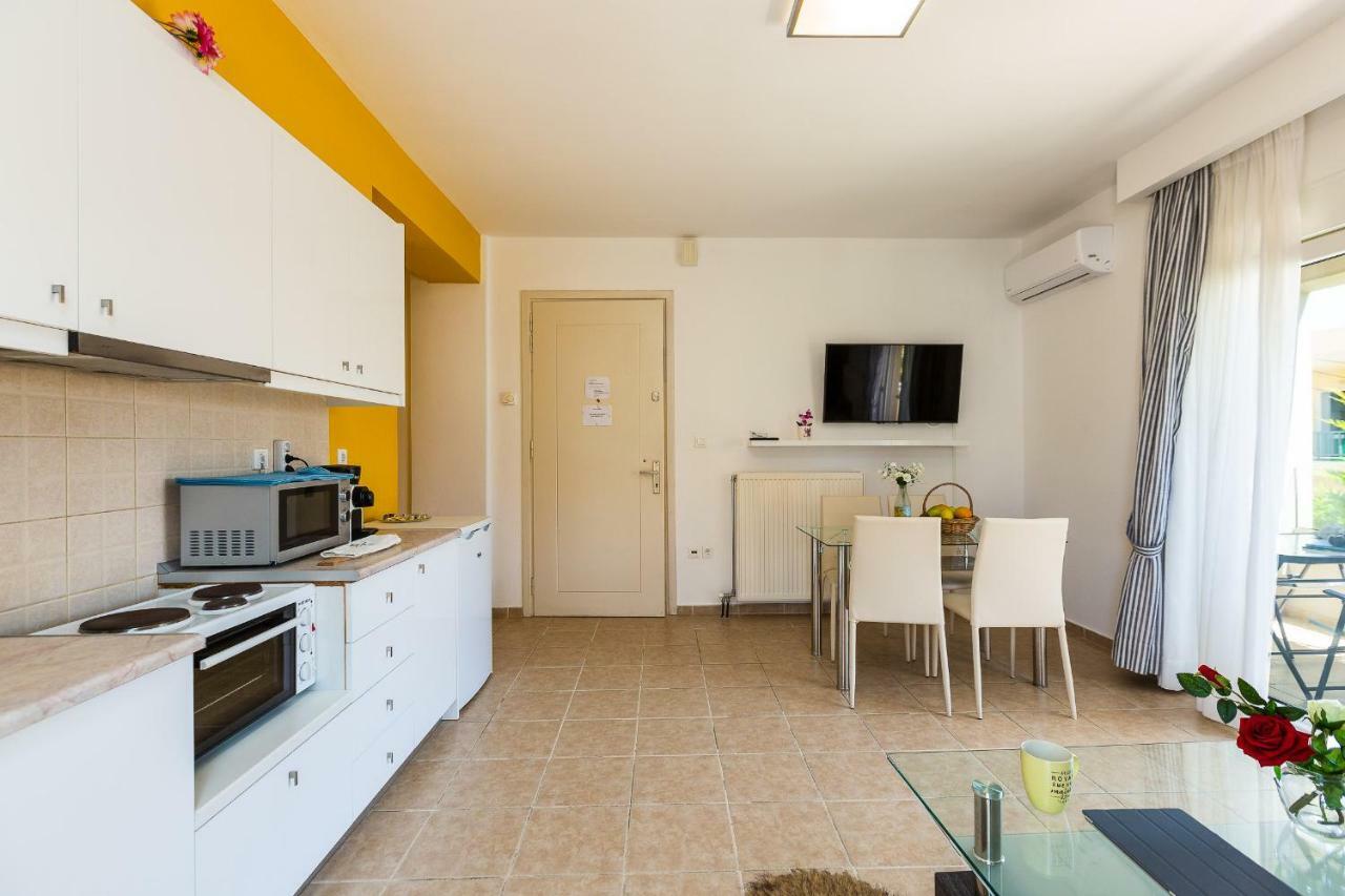 White Coral Apartment Rethymno  Bagian luar foto