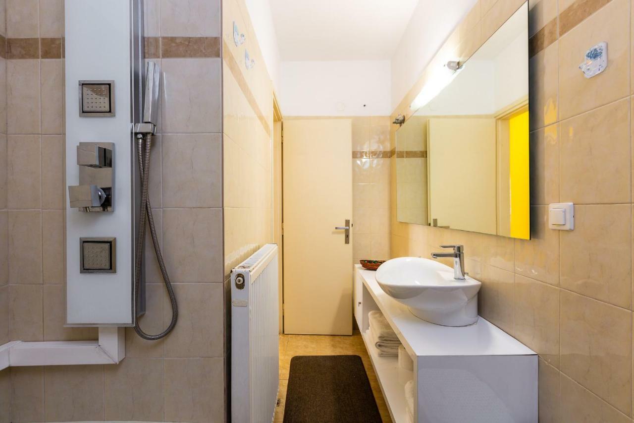 White Coral Apartment Rethymno  Bagian luar foto