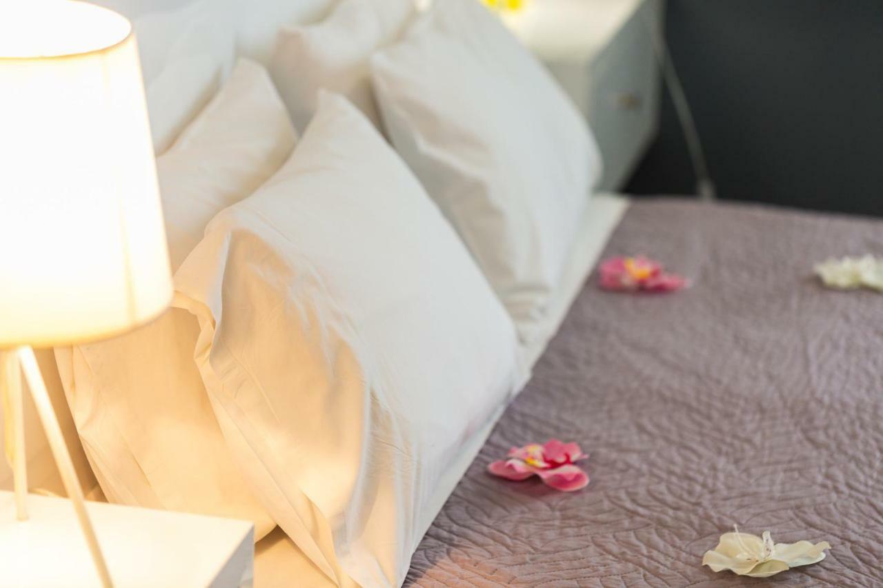 White Coral Apartment Rethymno  Bagian luar foto